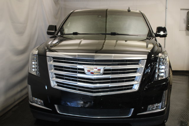 Used 2020 Cadillac Escalade Platinum AWD/4WD image 3