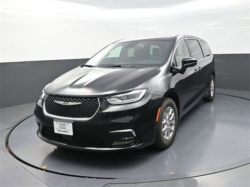 New 2026 Chrysler Pacifica Select image 3