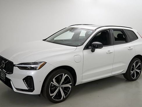 Certified 2023 Volvo XC60 T8 Ultimate w/ Climate Package AWD/4WD image 6