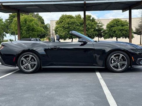 Used 2025 Ford Mustang Convertible RWD image 10