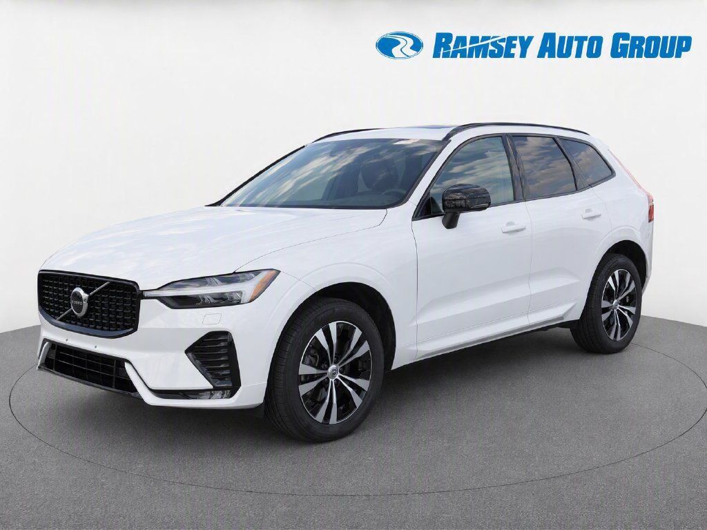 Used 2024 Volvo XC60 B5 Core AWD/4WD image 1