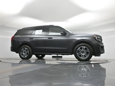 Certified 2025 Ford Expedition Active image 4
