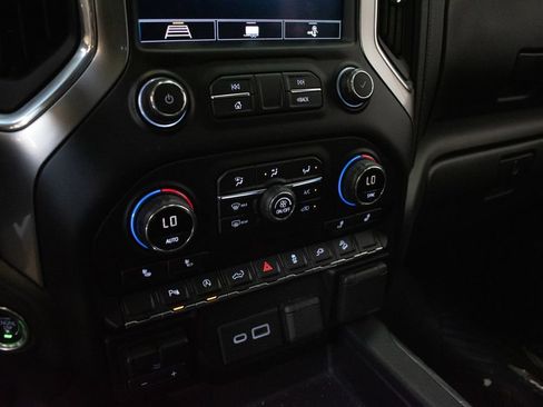 Used 2020 Chevrolet Silverado 1500 RST AWD/4WD image 17