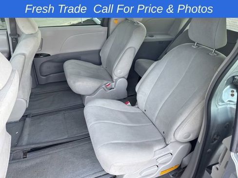 Used 2011 Toyota Sienna image 14