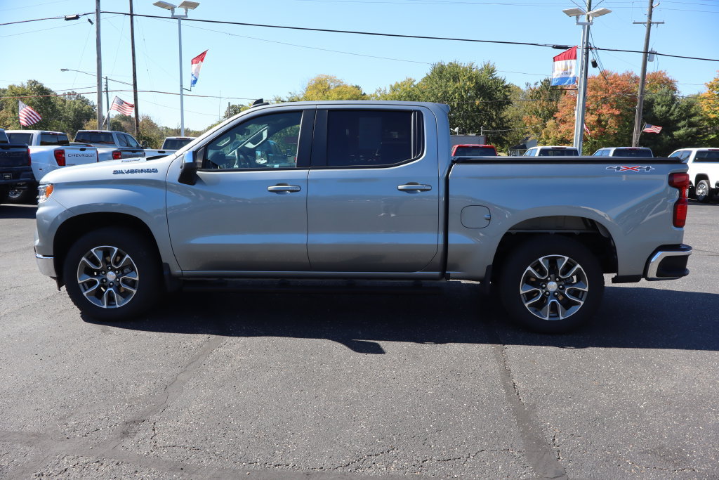 Used 2025 Chevrolet Silverado 1500 LT AWD/4WD image 23