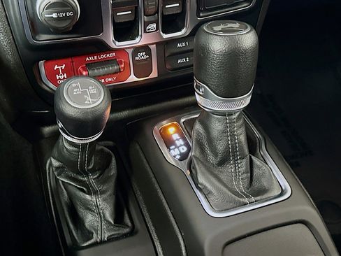 Used 2024 Jeep Wrangler Willys image 7