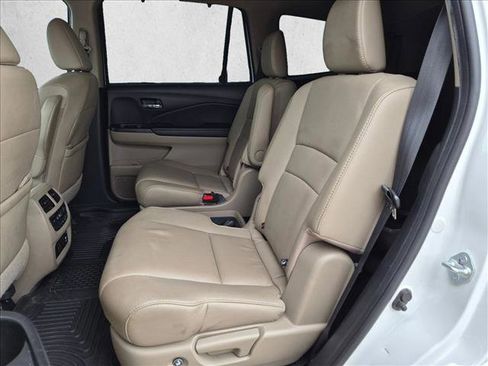 Used 2021 Honda Pilot Touring image 19