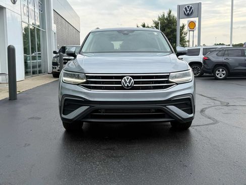 Used 2022 Volkswagen Tiguan SE FWD image 2