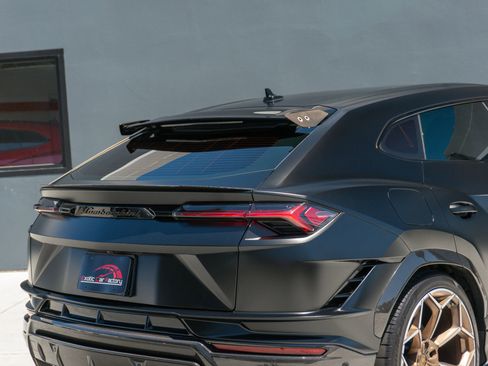 Used 2023 Lamborghini Urus Performante AWD/4WD image 43