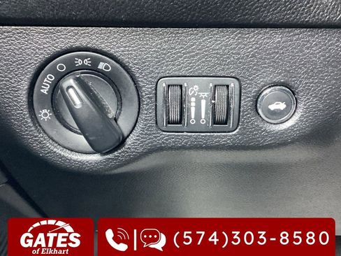 Used 2021 Dodge Challenger SXT image 21