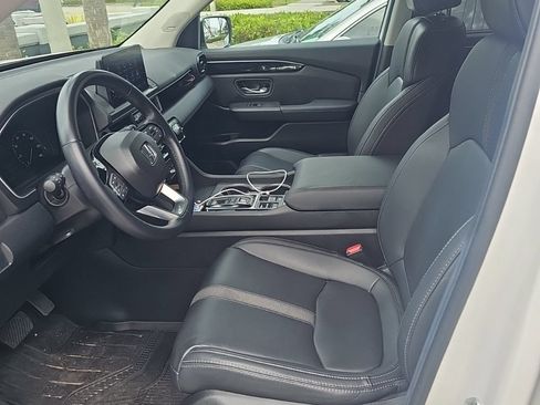 Used 2025 Honda Pilot Touring image 3