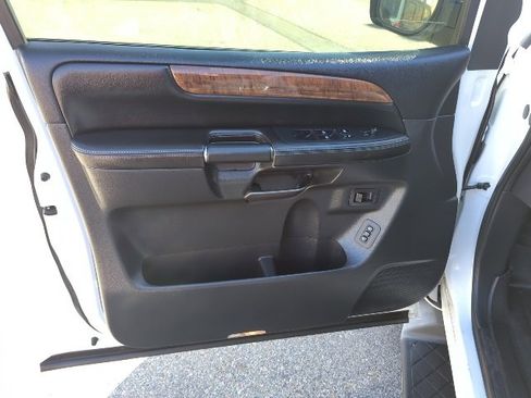 Used 2014 Nissan Armada Platinum w/ 2nd Row Captain Seat Package image 17