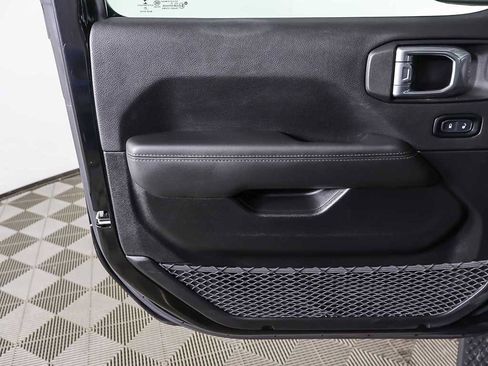 Used 2021 Jeep Wrangler Unlimited Sahara image 16