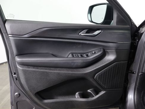 Used 2025 Jeep Grand Cherokee Laredo RWD image 19