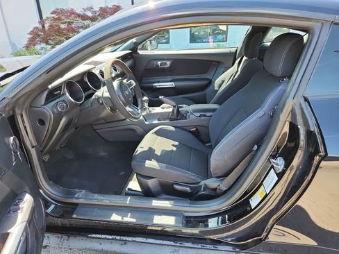 Used 2017 Ford Mustang Coupe RWD image 15