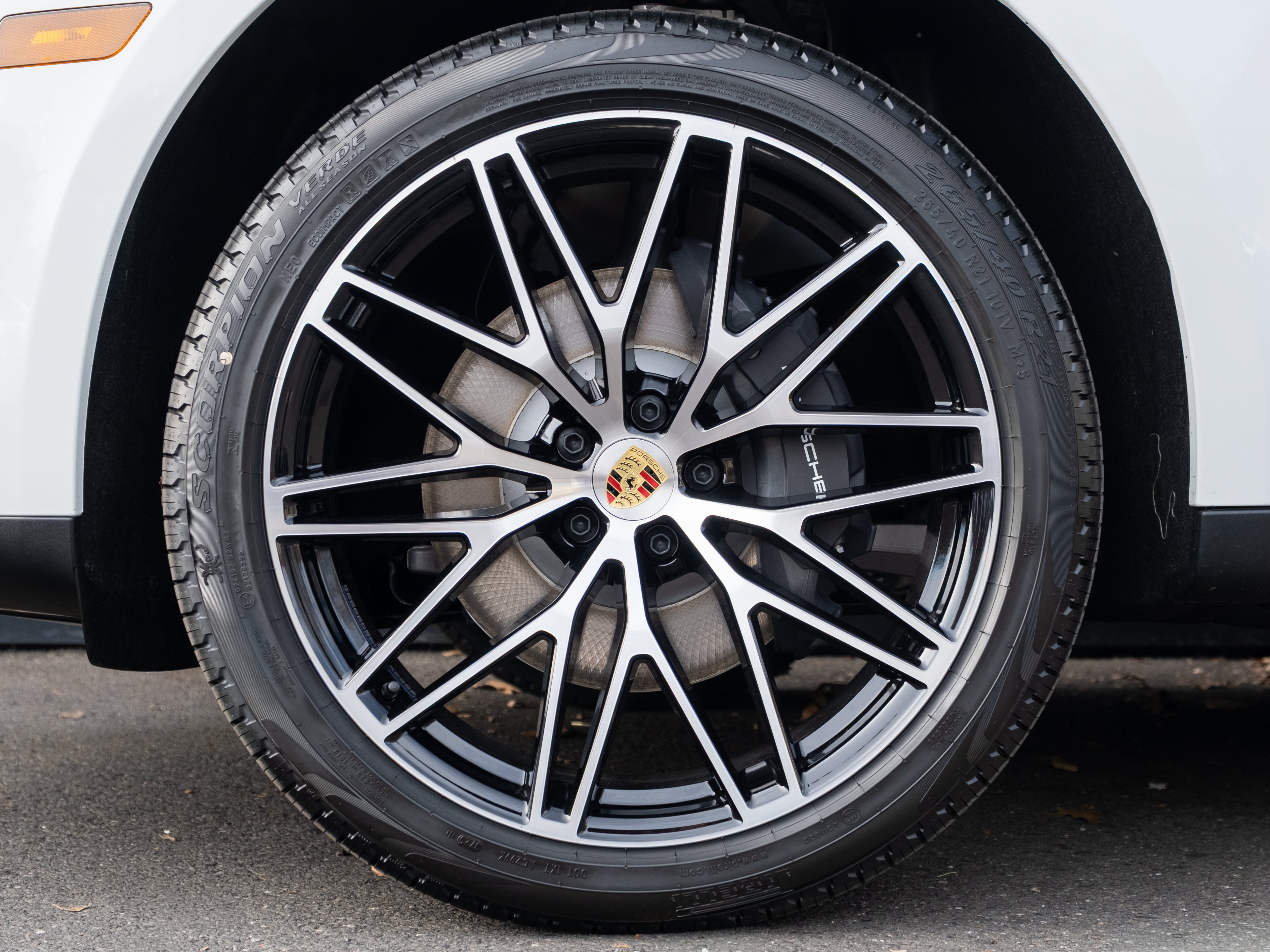Certified 2026 Porsche Macan AWD/4WD image 12