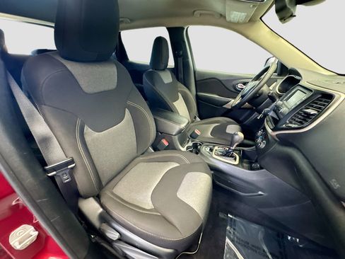 Used 2017 Jeep Cherokee Sport image 15