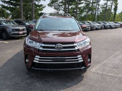 Used 2019 Toyota Highlander XLE AWD/4WD image 8