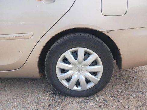 Used 2005 Toyota Camry LE FWD image 12