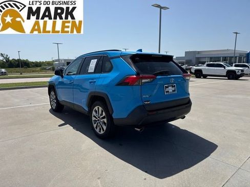 Used 2019 Toyota RAV4 XLE Premium AWD/4WD image 4