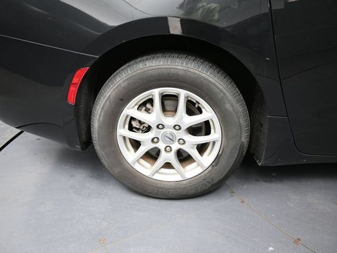 Used 2023 Chrysler Voyager LX FWD image 17