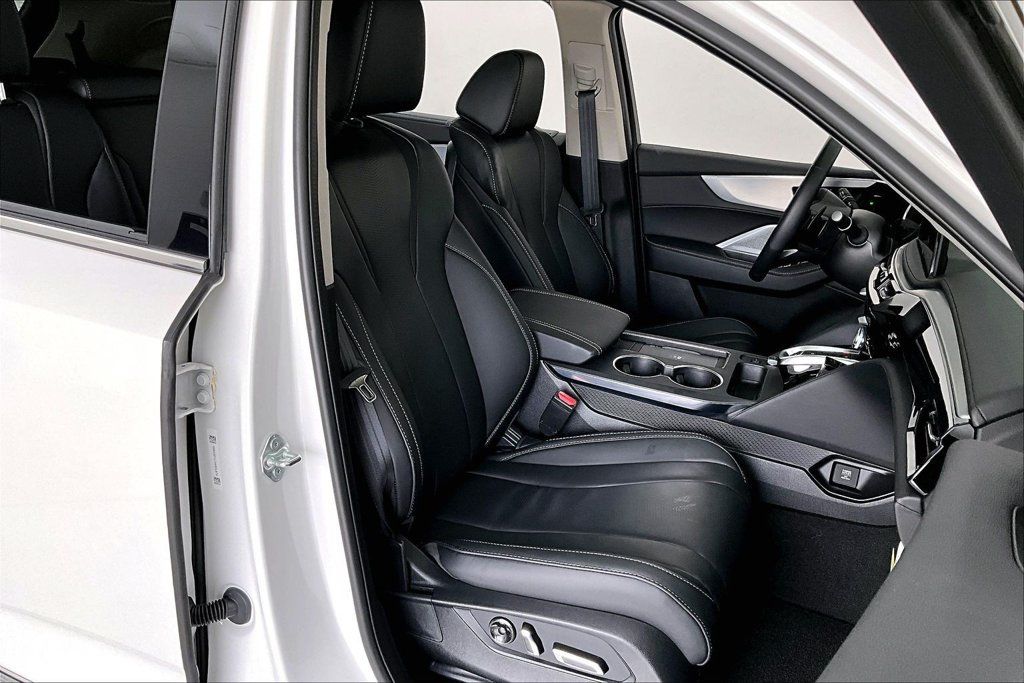 Certified 2026 Acura MDX w/ Technology Package FWD image 9