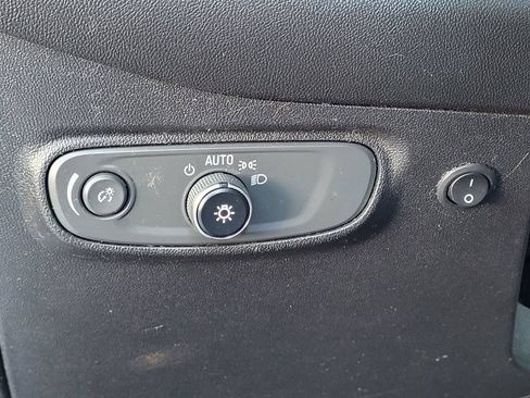 Used 2018 Chevrolet Equinox LT FWD image 8