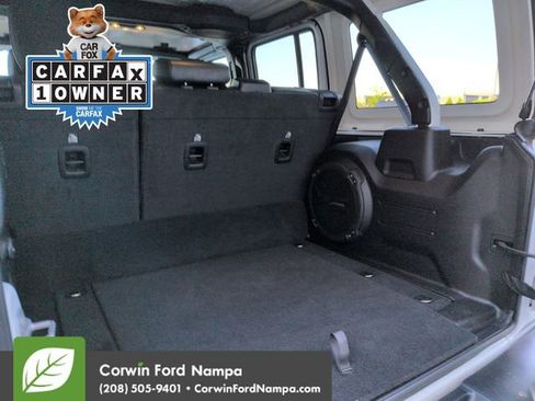 Used 2022 Jeep Wrangler Unlimited Sahara w/ Cold Weather Group AWD/4WD image 29