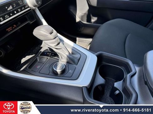 Used 2021 Toyota RAV4 LE AWD/4WD image 22