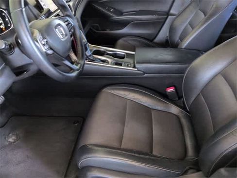 Used 2018 Honda Accord Sport image 17