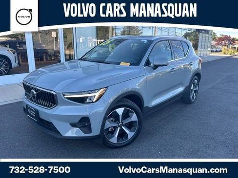 Certified 2025 Volvo XC40 B5 Plus AWD/4WD image 1