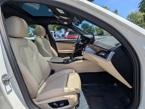 Used 2023 BMW 530i w/ Premium Package RWD image 18