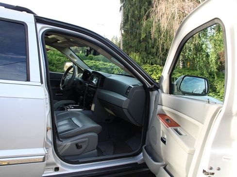 Used 2006 Jeep Grand Cherokee Limited AWD/4WD image 15