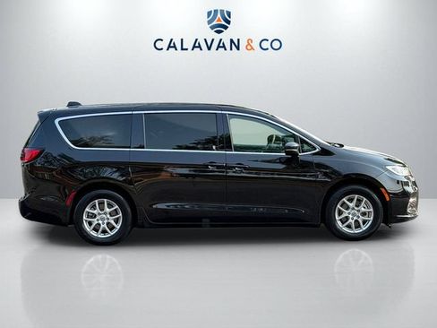 Used 2025 Chrysler Pacifica Select FWD image 8
