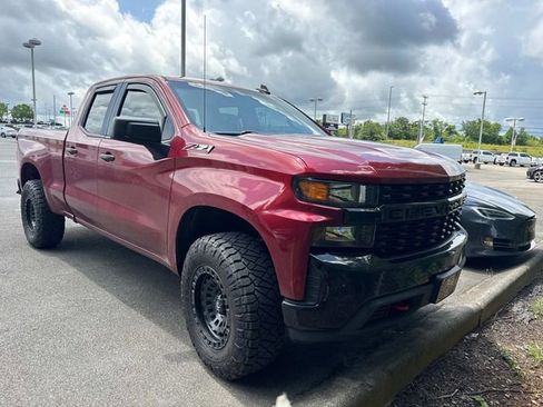 Used 2019 Chevrolet Silverado 1500 Custom Trail Boss w/ Custom Convenience Package AWD/4WD image 2