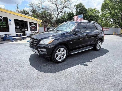 Used 2012 Mercedes-Benz ML 350 BlueTEC 4MATIC image 3