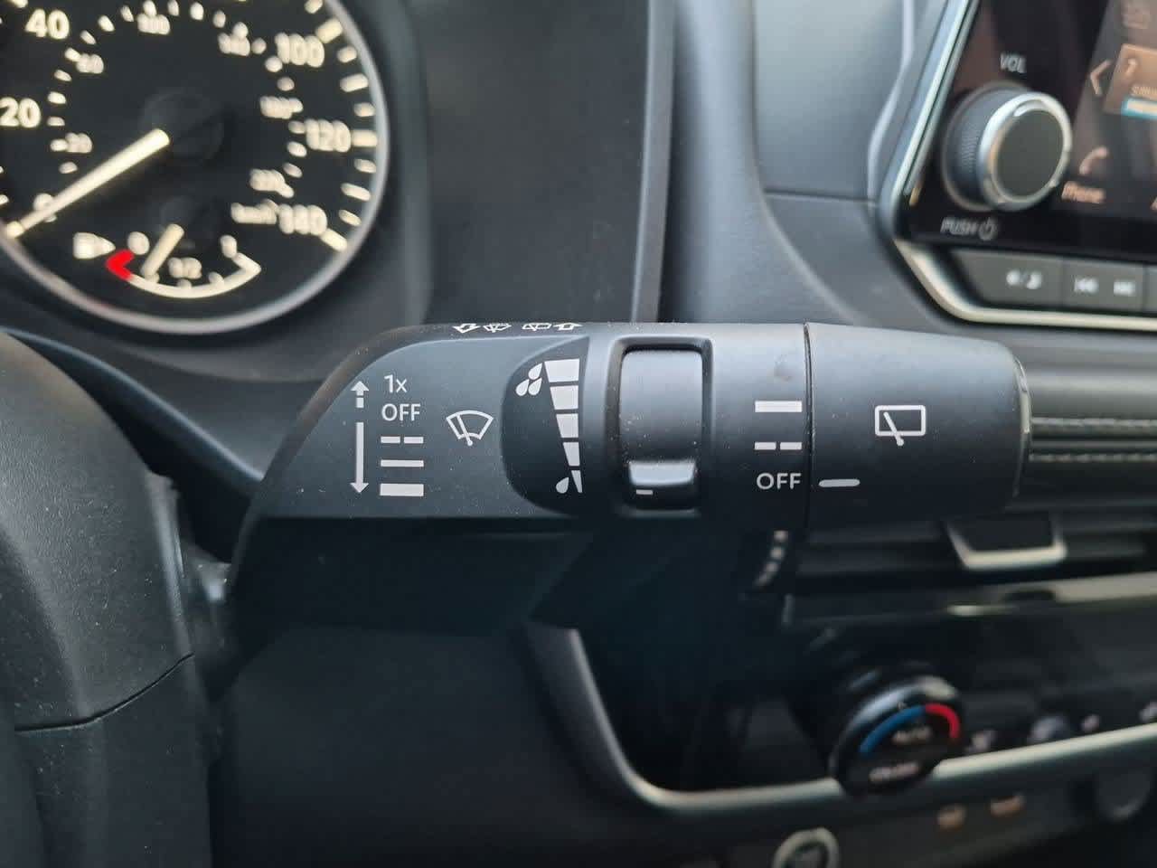 Used 2022 Nissan Rogue SV FWD image 25