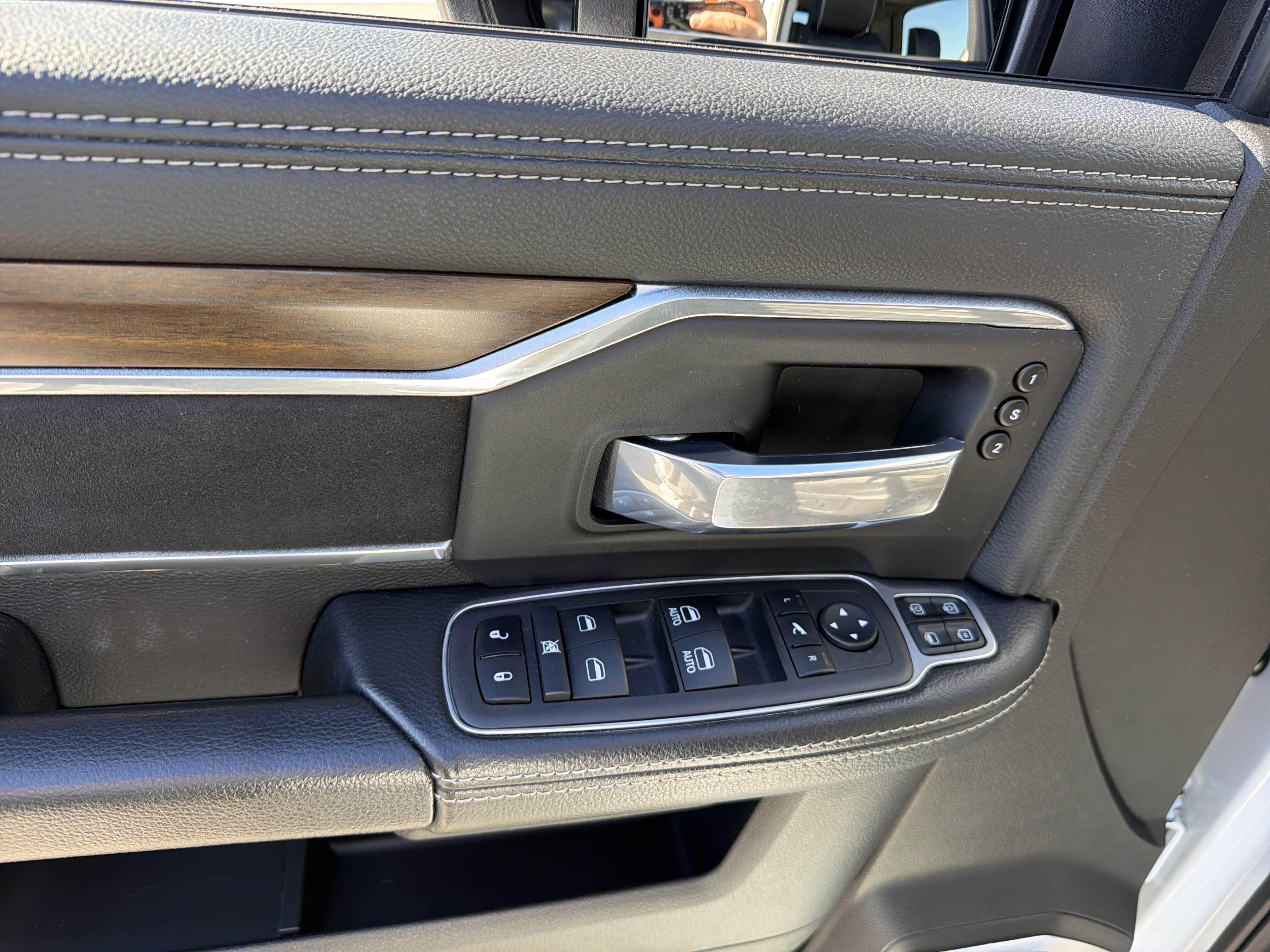 Used 2024 RAM 2500 Laramie w/ Snow Chief Group AWD/4WD image 17