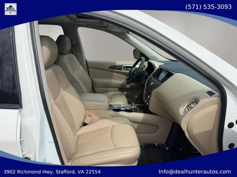 Used 2020 Nissan Pathfinder Platinum FWD image 18