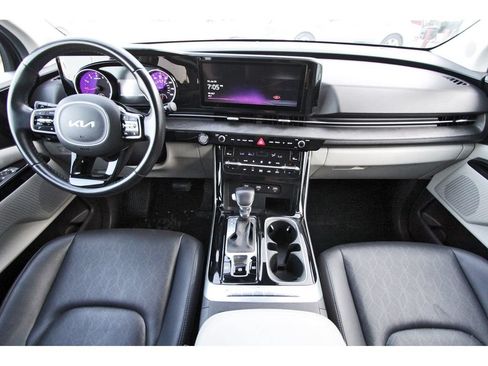 Used 2022 Kia Carnival EX FWD image 10