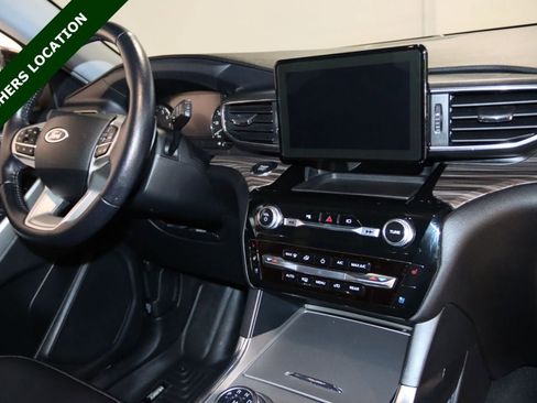 Used 2021 Ford Explorer Limited w/ Equipment Group 301A AWD/4WD image 63
