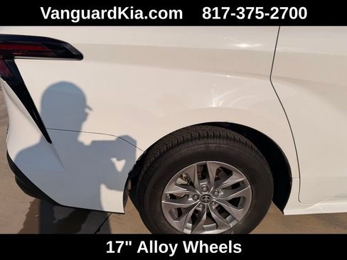 Used 2024 Toyota Sienna LE image 10