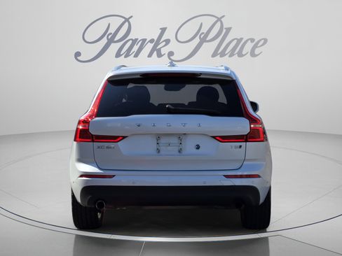 Used 2018 Volvo XC60 T5 Momentum w/ Vision Package AWD/4WD image 4