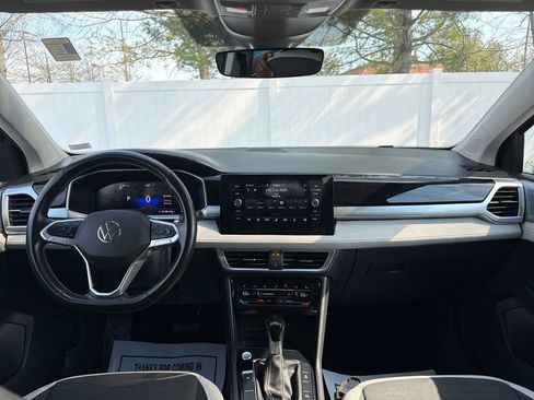 Used 2025 Volkswagen Taos SE image 14