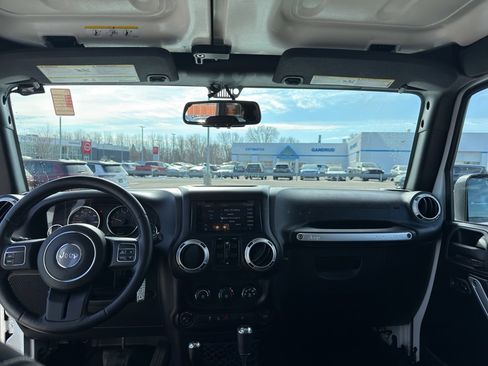 Used 2016 Jeep Wrangler Unlimited Sahara image 24