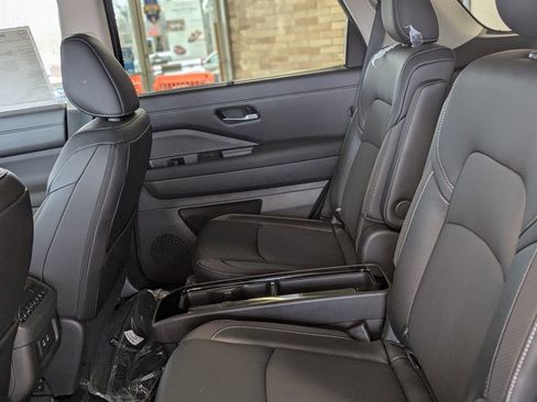 New 2026 Nissan Pathfinder SL image 16