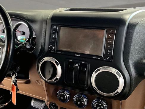 Used 2012 Jeep Wrangler Rubicon w/ Dual Top Group image 7