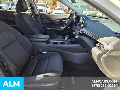 Used 2025 Nissan Altima 2.5 SV image 14