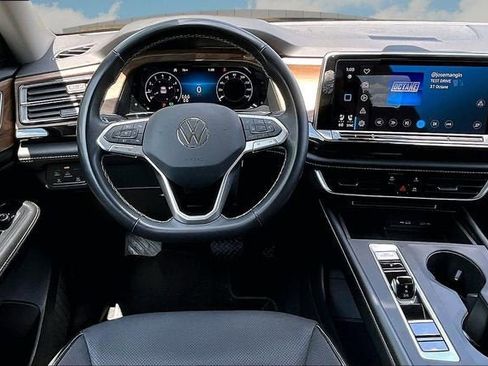Used 2024 Volkswagen Atlas SE AWD/4WD image 5