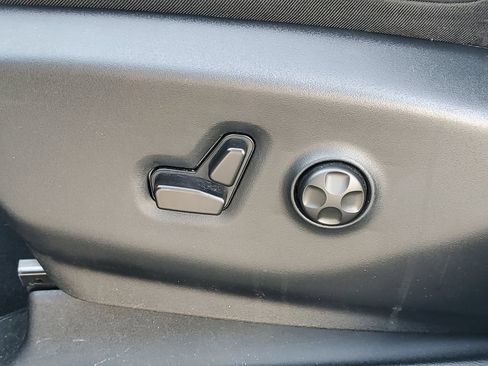 Used 2025 Chrysler Pacifica Select FWD image 19
